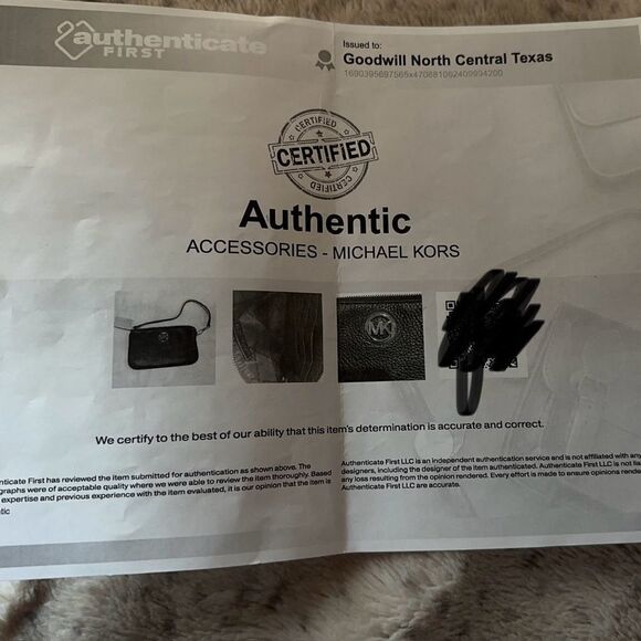 Michael Kors NEW Black Pebbled Leather Wristlet Gold hardware COA NWT - Picture 7 of 7